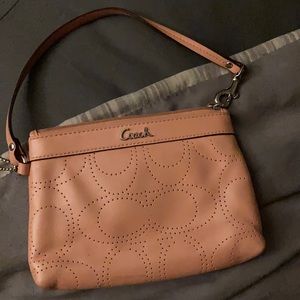 Small coach clutch light pink